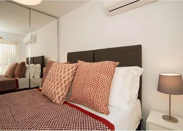 Flamingos Flat * טאווירה